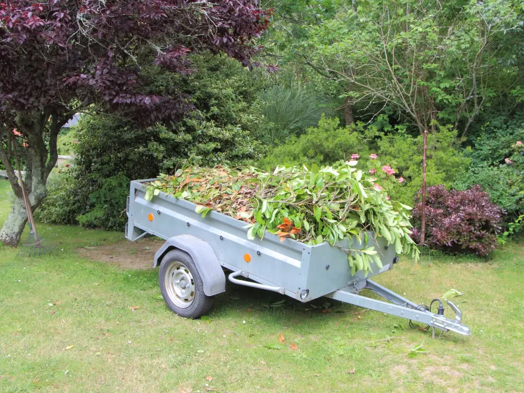 garden-waste-trailer-full-of-green-waste